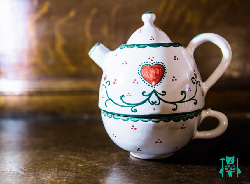 matches21 Tea for One Tee motivo pasquale bianco/rosa teiera e tazza Set regalo con rubinetto e pollo dipinto in ceramica 