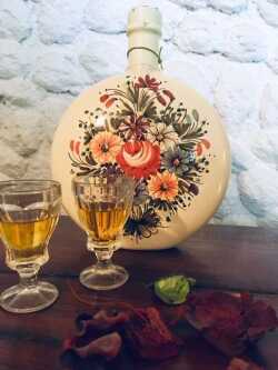 genziana-bottiglia-ceramica.jpeg genziana-bottiglia-ceramica.jpeg
