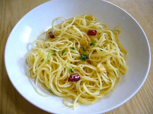 spaghetti-aglio-e-olio.jpeg