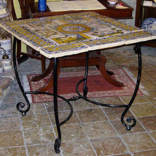 tavolino-in-ferro-e-maiolica-quadrato-1.jpg